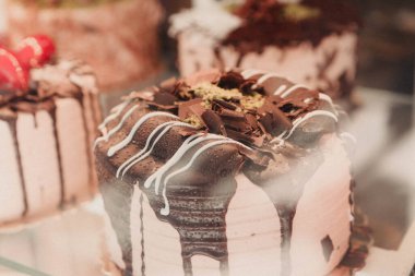 Masada lezzetli bir pasta var.