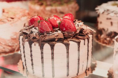 Masada lezzetli bir pasta var.