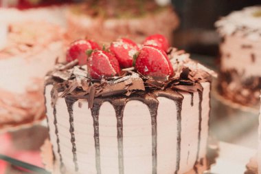 Masada lezzetli bir pasta var.