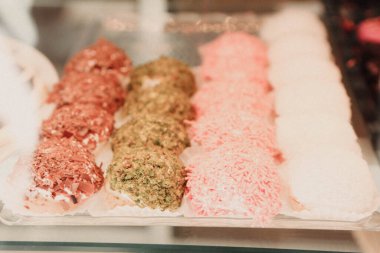 Masada lezzetli bir pasta var.