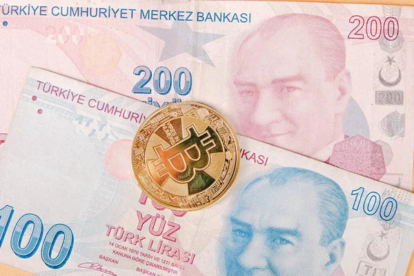 Türkische Lira Banknoten Und Bitcoin Münzen — Stockfoto