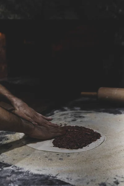 Κάνοντας Μια Τούρκικη Πίτσα Lahmacun Fast Food Και Δημοφιλή Street — Φωτογραφία Αρχείου