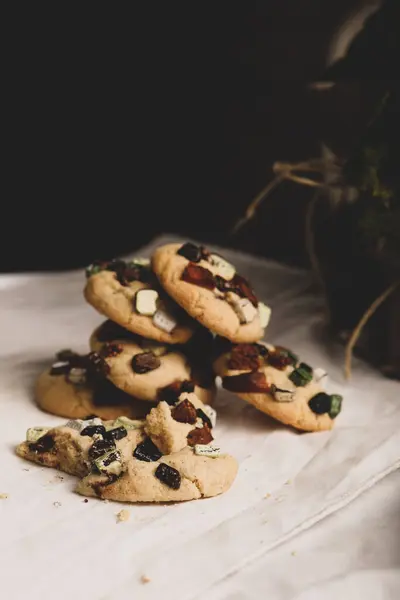 Kekse Mit Dunklen Schokoladenstücken — Stockfoto