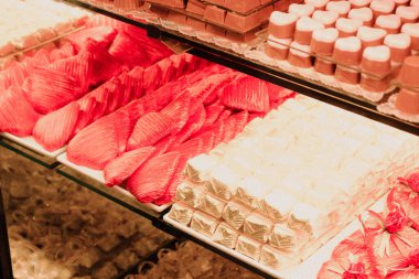 bir sürü değişik çikolatalı pralin