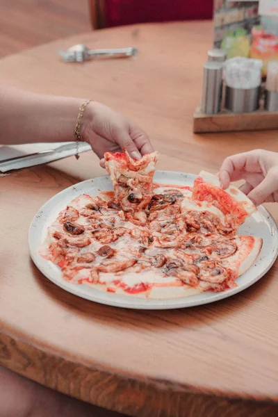 Lahodná Směs Pizza Italské Jídlo — Stock fotografie