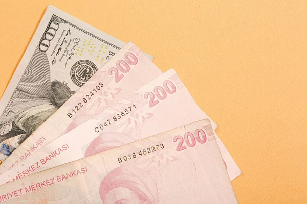 土耳其里拉钞票和美元 — 图库照片