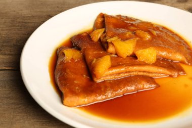 Yerel şeflerin pişirdiği ilginç yemekler.