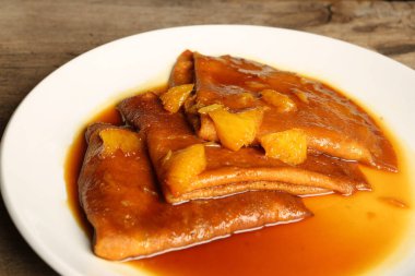 Yerel şeflerin pişirdiği ilginç yemekler.