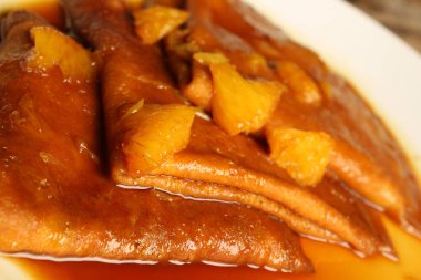 Yerel şeflerin pişirdiği ilginç yemekler.