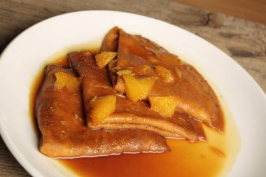 Yerel şeflerin pişirdiği ilginç yemekler.