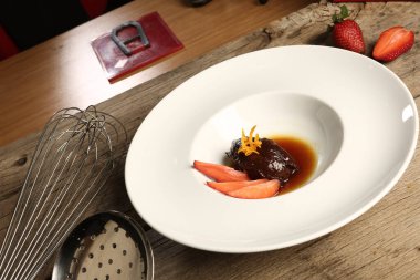 Yerel şeflerin pişirdiği ilginç yemekler.