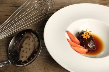 Yerel şeflerin pişirdiği ilginç yemekler.