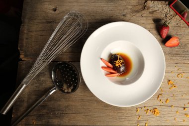 Yerel şeflerin pişirdiği ilginç yemekler.