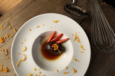 Yerel şeflerin pişirdiği ilginç yemekler.