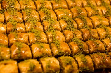 Geleneksel hindistancevizli tatlı baklavası. Ev yapımı fındıklı ve ballı baklava..