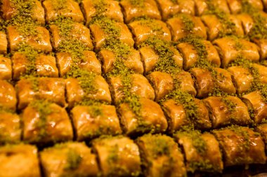 Geleneksel hindistancevizli tatlı baklavası. Ev yapımı fındıklı ve ballı baklava..