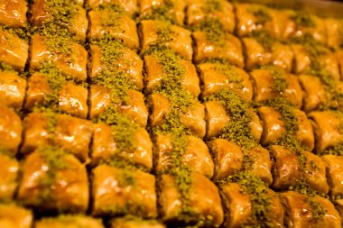 Geleneksel hindistancevizli tatlı baklavası. Ev yapımı fındıklı ve ballı baklava..
