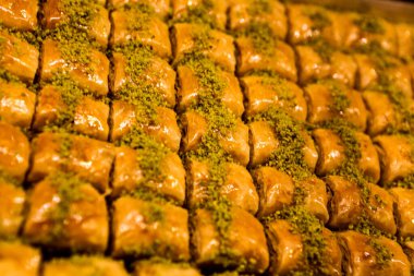 Geleneksel hindistancevizli tatlı baklavası. Ev yapımı fındıklı ve ballı baklava..