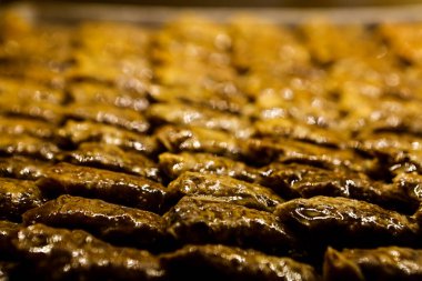 Geleneksel hindistancevizli tatlı baklavası. Ev yapımı fındıklı ve ballı baklava..