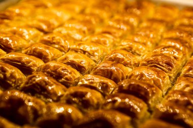 Geleneksel hindistancevizli tatlı baklavası. Ev yapımı fındıklı ve ballı baklava..