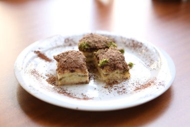 Geleneksel hindistancevizli tatlı baklavası. Ev yapımı fındıklı ve ballı baklava..