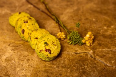 Koyu çikolata parçaları ile tanımlama