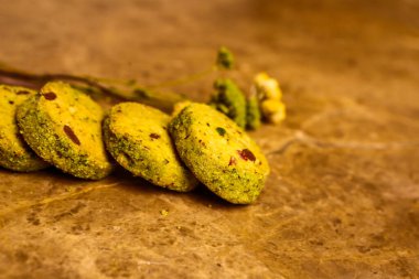 Koyu çikolata parçaları ile tanımlama