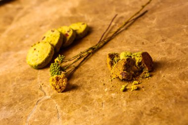 Koyu çikolata parçaları ile tanımlama