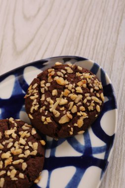 Koyu çikolata parçaları ile tanımlama