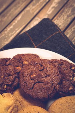 Koyu çikolata parçaları ile tanımlama