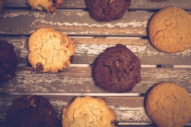 Koyu çikolata parçaları ile tanımlama