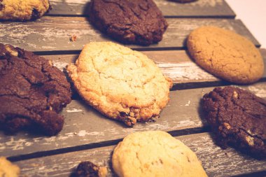 Koyu çikolata parçaları ile tanımlama