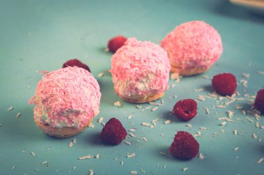 Koyu çikolata parçaları ile tanımlama