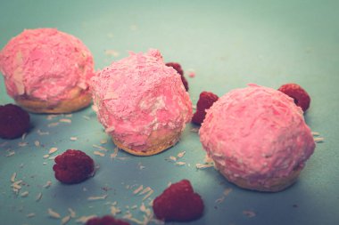 Koyu çikolata parçaları ile tanımlama