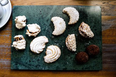 Koyu çikolata parçaları ile tanımlama