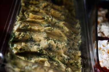 Geleneksel Türk ve Yunan yemek meze masası