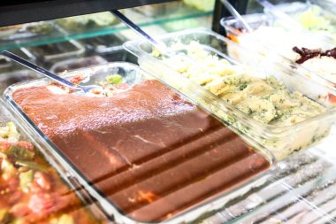 Geleneksel Türk ve Yunan yemek meze masası