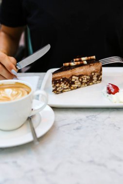 Masada lezzetli bir pasta var.