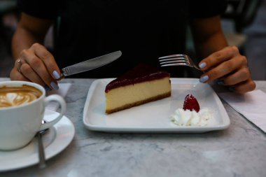 Masada lezzetli bir pasta var.