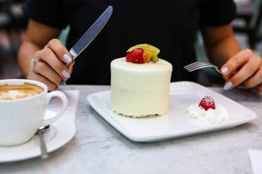 Masada lezzetli bir pasta var.