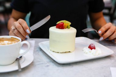 Masada lezzetli bir pasta var.