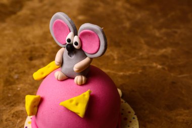 Masada lezzetli bir pasta var.