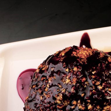 Masada lezzetli bir pasta var.