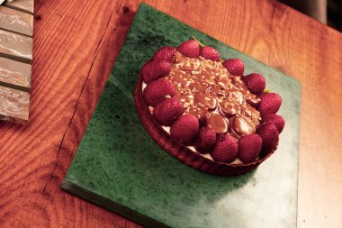 Masada lezzetli bir pasta var.