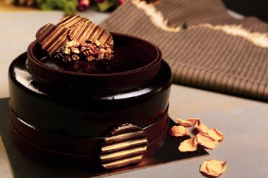 Masada lezzetli bir pasta var.