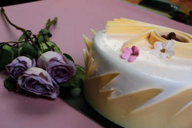 Masada lezzetli bir pasta var.