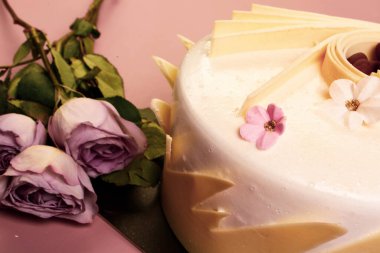 Masada lezzetli bir pasta var.