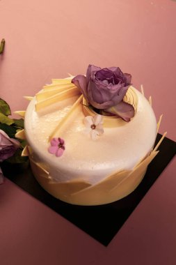 Masada lezzetli bir pasta var.