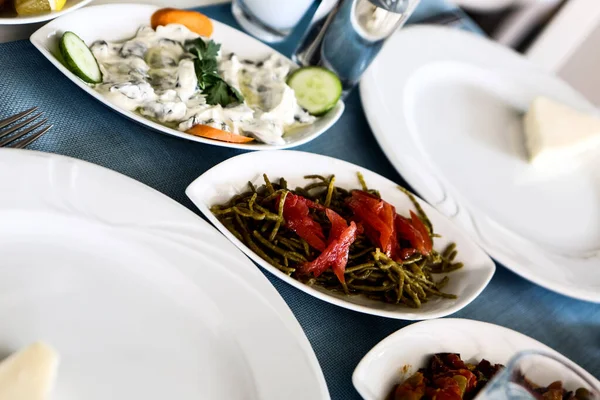 Παραδοσιακό Τουρκικό Και Ελληνικό Τραπέζι Μεζέ — Φωτογραφία Αρχείου