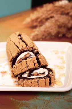 Masada lezzetli bir pasta var.